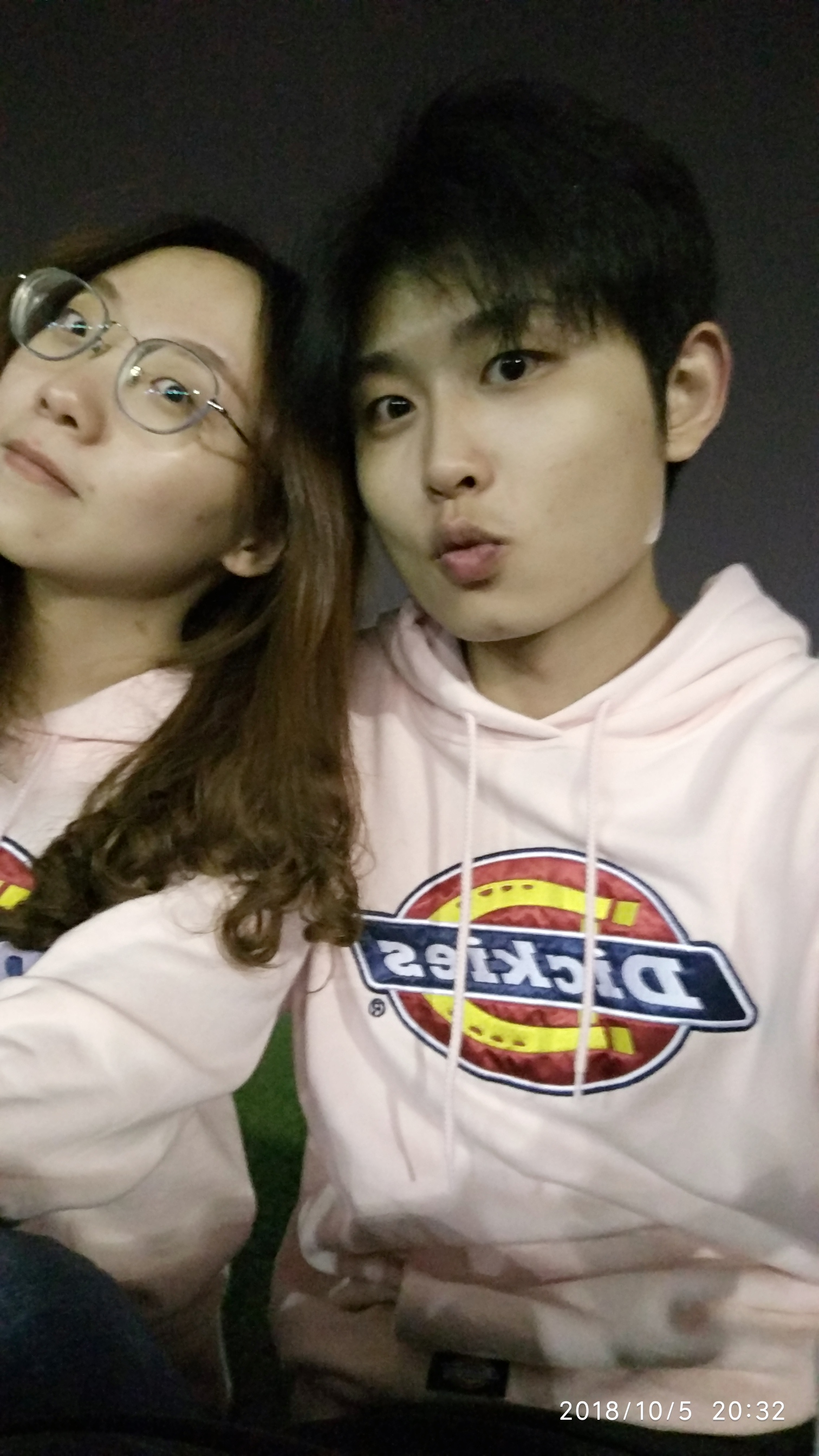 操场吃小米鸡排配可乐