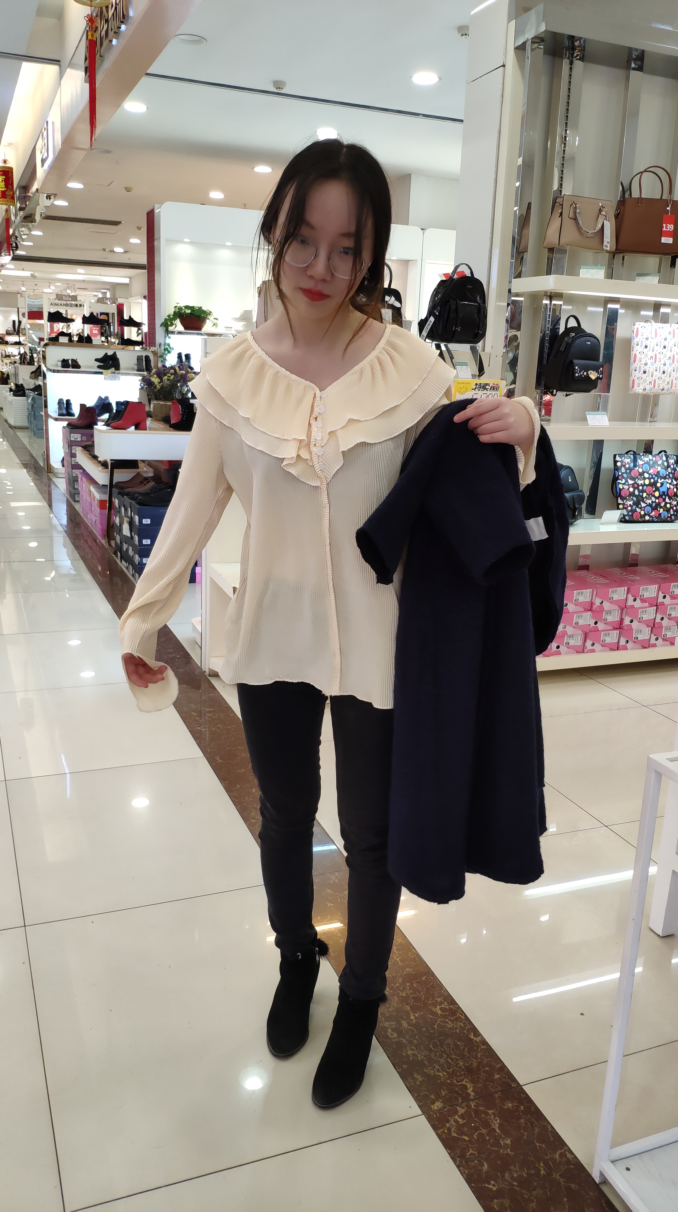 逛街的美丽宝宝